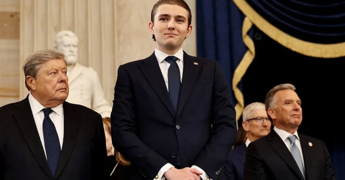 Con trai út Tổng thống Trump cứu bạn ở Anh