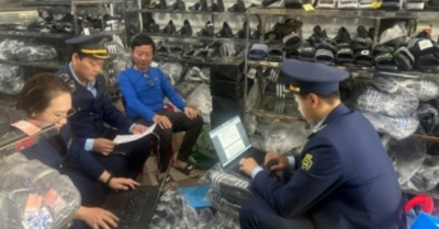 Nghệ An: Hộ kinh doanh bị xử phạt 10 triệu đồng do buôn bán hàng giả mạo nhãn hiệu Adidas