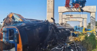 Tàu hỏa va chạm với cần cẩu ở Thái Lan, hơn 100 người thương vong