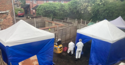 Email sau 15 năm hé lộ bí mật chôn giấu thi thể bạn tình trong vườn nhà