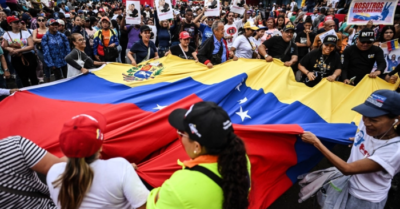 Mỹ phát cảnh báo đỏ, yêu cầu công dân rời Venezuela ngay lập tức