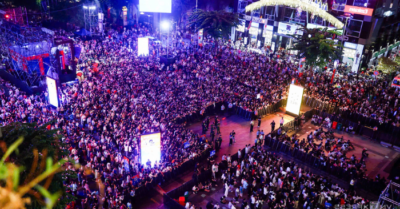 Biển người xuống đường đón năm 2026 tại Hà Nội, TP HCM