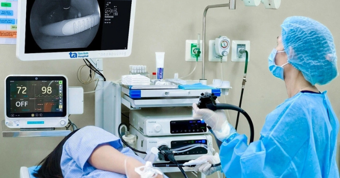 bàn chải đánh răng kẹt trong dạ dày