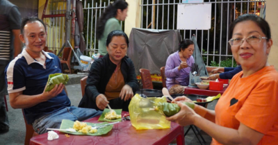 Xôi sầu riêng Đầm Sen hút khách xếp hàng