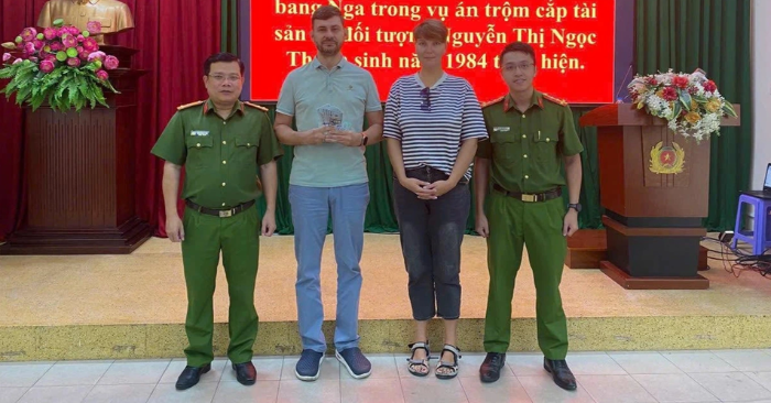 Nữ giúp việc trộm ngoại tệ