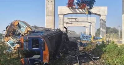 Sập cần cẩu tại Thái Lan đè trúng tàu hỏa làm 22 người chết