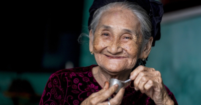 “Cụ bà đẹp nhất thế giới” bắt đầu từ người chèo đò