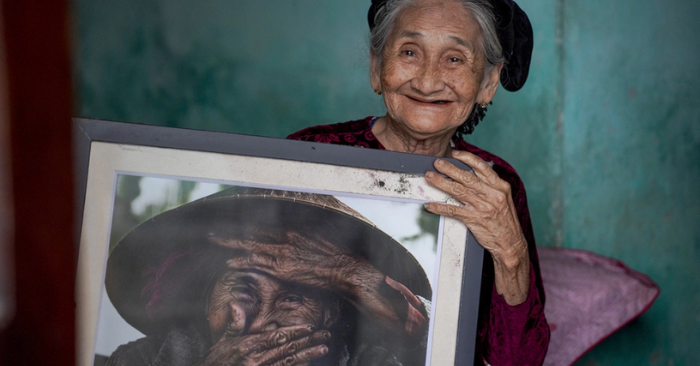 “Cụ bà đẹp nhất thế giới” bắt đầu từ người chèo đò 