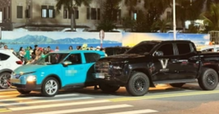 Người đàn ông bị đấm gục trước trung tâm thương mại do mâu thuẫn dừng đỗ taxi