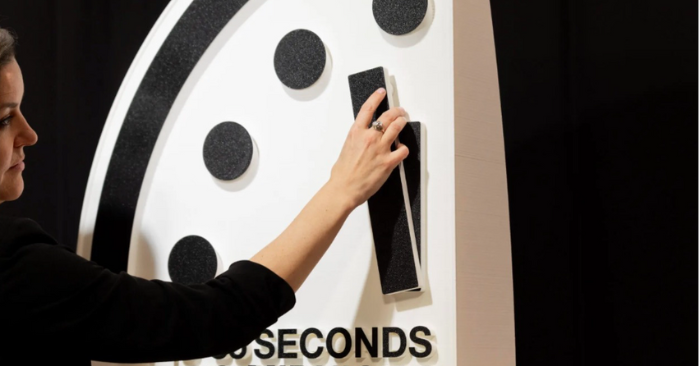 Đồng hồ Ngày tận thế tiến sát nửa đêm