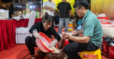 Người dân Quảng Trị thưởng thức trăm thứ quà quê tại ngày hội OCOP đón xuân Bính Ngọ