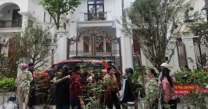 Hoàng Hường: Công nhân đòi lương trước biệt thự