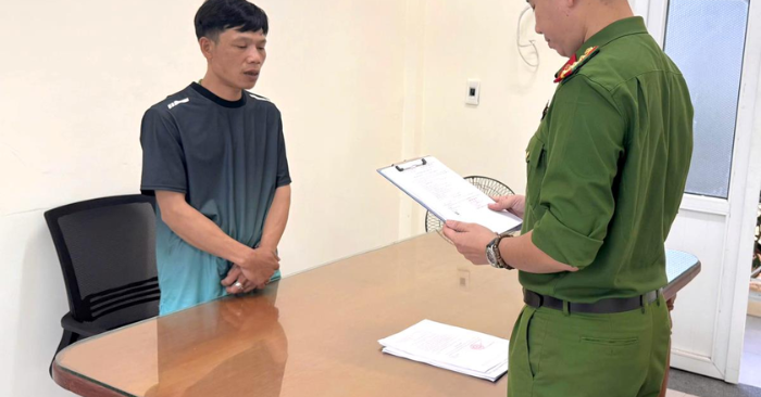 Công an TP Đà Nẵng đã làm rõ đường dây lừa đảo đầu tư vàng trên không gian mạng, chiếm đoạt hơn 5,3 tỷ đồng của một nạn nhân, đồng thời khởi tố bị can về hành vi rửa tiền