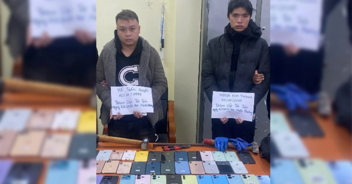 tiếp nhận tin báo, Công an phường Xuân Phương Hà Nội đã làm rõ, bắt giữ 2 đối tượng gây ra vụ trộm 51 điện thoại di động, thu hồi toàn bộ tang vật trị giá gần 300 triệu đồng