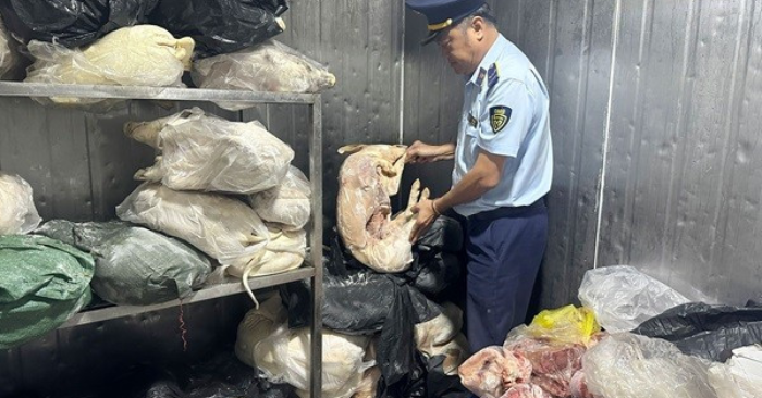 am Hiệp lưu trữ gần 1 tấn thịt heo và nội tạng động vật đã biến chất, không rõ nguồn gốc,sẽ tiêu hủy toàn bộ