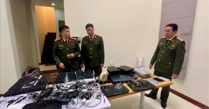 Công an thành phố Hà Nội đã phát hiện nhiều người nước ngoài vi phạm quy định pháp luật, trong đó có các nhóm nhập cảnh Việt Nam để tổ chức lừa đảo qua mạng với phương thức tinh vi, sử dụng nhiều thiết bị công nghệ cao