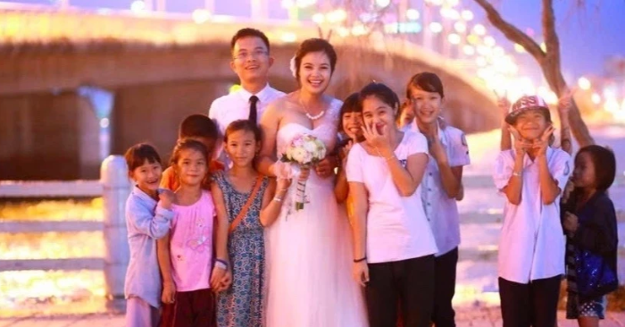 Bức ảnh cưới chụp tại Nha Trang 12 năm trước bất ngờ trở thành cầu nối, giúp một cặp vợ chồng tìm lại 10 đứa trẻ xa lạ, mở ra cuộc hội ngộ đầy cảm xúc