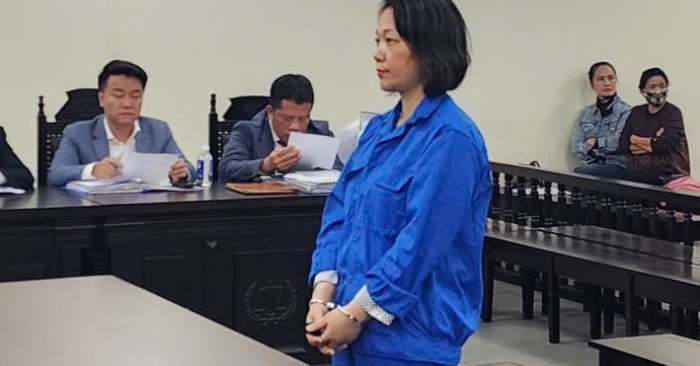 Dụ dỗ người thân, quen góp vốn cam kết lợi nhuận cao, Trần Thị Minh Huệ từng bước tạo dựng niềm tin bằng những giao dịch tưởng như thật, chiếm đoạt số tiền lớn. Hành vi tinh vi,trong thời gian ngắn nhưng gây hậu quả nghiêm trọng khiến bị cáo phải trả giá bằng bản án tù chung thân