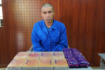 Bắt giữ đối tượng vận chuyển trái phép 8 bánh heroin và 12.000 viên hồng phiến