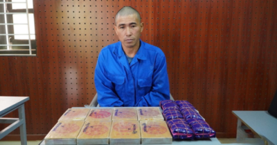 Bắt giữ đối tượng vận chuyển trái phép 8 bánh heroin và 12.000 viên hồng phiến