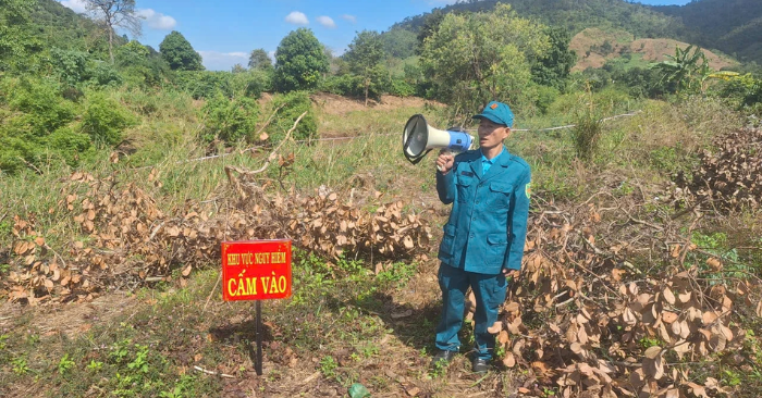 Quả bom hơn 330kg bên suối ở Đắk Lắk