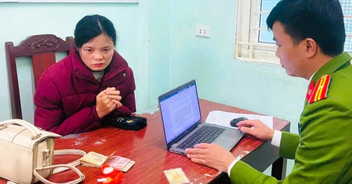 tráo đổi vàng thật – Nhẫn 40.000 đồng đánh tráo vàng ở tiệm