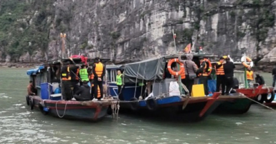 Triệt phá sới bạc giữa Vịnh Hạ Long, tạm giữ 30 người