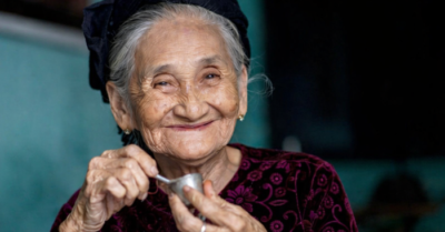 Cụ bà đẹp nhất thế giới; từ người chèo đò sông Hoài đến biểu tượng Hội An