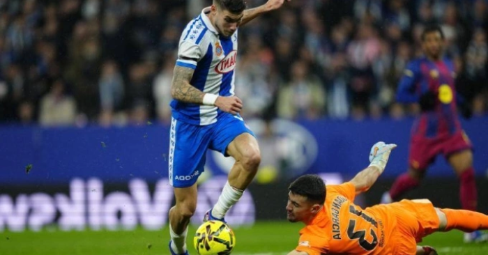 Barca hạ Espanyol 2-0 nhờ bùng nổ cuối trận