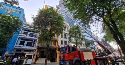 Cháy spa 7 tầng trung tâm TP HCM; khói lửa bùng phát sáng