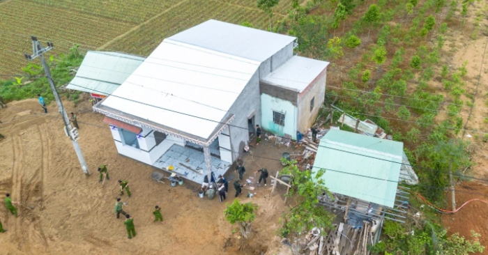 Bàn giao hơn 1.000 căn nhà cho người dân vùng lũ