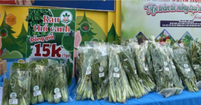 Rau sạch bán theo phiên cuối tuần “cháy hàng” giữa TP.HCM
