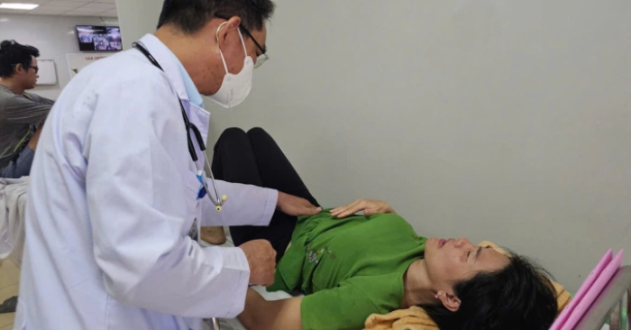 Chủ tiệm bánh mì bị phạt; sau vụ 125 người nhập viện