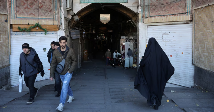 Iran rung chuyển bởi biểu tình phản đối lạm phát, ít nhất 16 người thiệt mạng