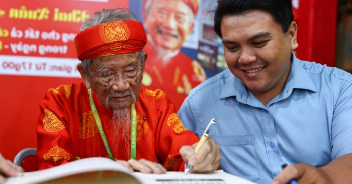 TP HCM chúc thọ, tặng khánh vàng người cao tuổi dịp Tết