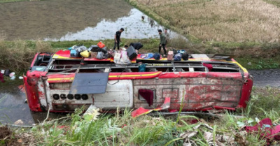 Tài xế buồn ngủ, xe khách lao xuống suối tại Sơn La, 1 người bị thương