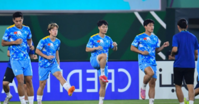 HLV Kim động viên cầu thủ ‘nén đau đấu UAE’