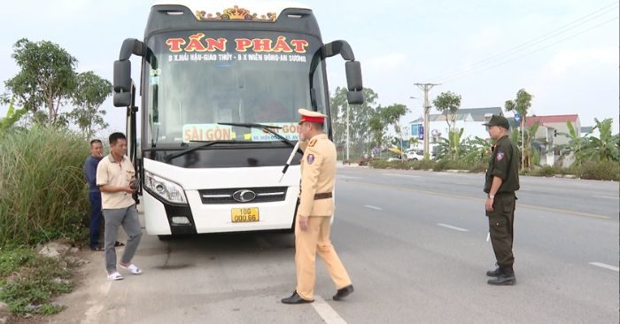 Kiểm tra giao thông được siết chặt xuyên Tết Dương lịch