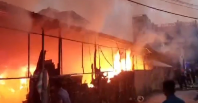 Cháy bãi phế liệu trong hẻm đường Lê Trọng Tấn, TP.HCM, người dân hoảng loạn