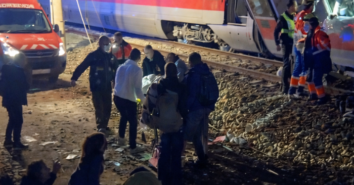 Tàu cao tốc Tây Ban Nha va chạm nghiêm trọng, ít nhất 21 người thiệt mạng