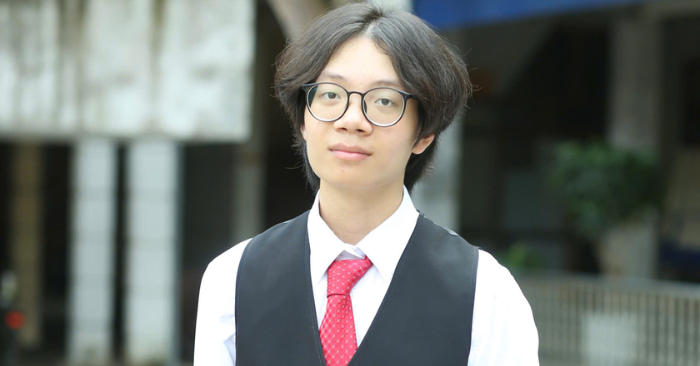 Thủ khoa tiếng Anh nhờ viết 200 bài luận