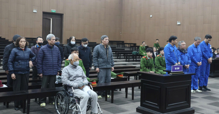 Tổng giám đốc Tổng Công ty Xi măng Việt Nam Vicem Nguyễn Ngọc Anh mức án tổng hợp từ 15–17 năm tù, cao nhất liên quan dự án Trung tâm điều hành và giao dịch Vicem. Cầu Giấy Hà Nội, mức đầu tư hàng nghìn tỷ đồng nhưng bỏ hoang nhiều năm