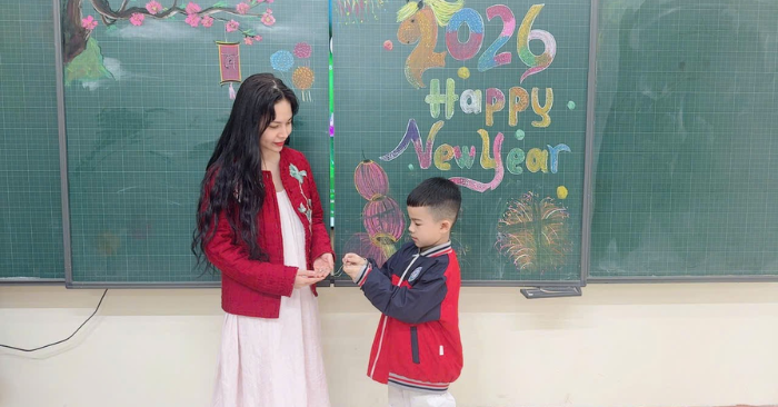 Một học sinh lớp 2 tại Trường Tiểu học số 1 Bắc Cường đã nhặt được dây chuyền kim cương trị giá khoảng 80 triệu đồng và lập tức giao nộp để trả lại người đánh mất, khiến nhiều người xúc động