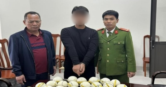 Công an tỉnh Quảng Ninh đã khởi tố nam thanh niên sinh năm 2007 về hành vi sản xuất, buôn bán pháo hoa nổ trái phép, thu giữ 41 quả pháo nặng 12,5kg cùng nhiều nguyên liệu, dụng cụ chế tạo