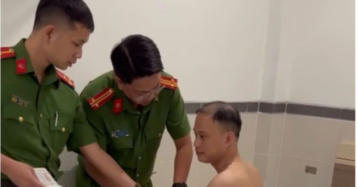 Công an phường Tân Hưng TP HCM đã phát hiện và bắt giữ thành công một đối tượng bị Cơ quan Cảnh sát điều tra Công an tỉnh Đắk Lắk truy nã về tội lừa đảo chiếm đoạt tài sả người này đang lưu trú tại một khách sạn trên địa bàn phường