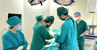 Ca mổ thần tốc 40 phút cứu cụ bà 101 tuổi. Quyết định nhân văn của y học hiện đại