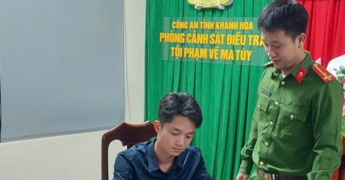 Trần Nhật Quang, đối tượng truy nã về tội Tổ chức sử dụng trái phép chất ma túy vừa ra trình diện cơ quan công an Khánh Hòa