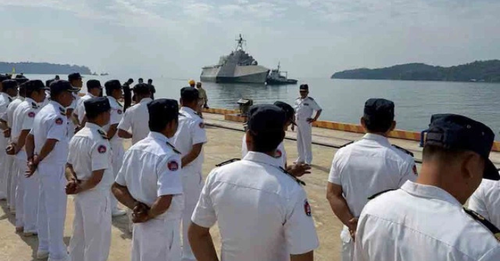 Mỹ dỡ bỏ hạn chế vũ khí, thúc đẩy hợp tác quân sự với Campuchia