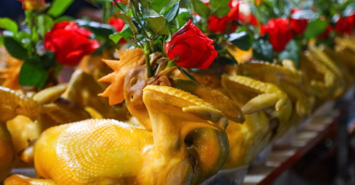  Những tiêu chuẩn khắt khe này phản ánh sự tôn trọng của người dân đối với các giá trị truyền thống.Nguồn gốc và ý nghĩa gà trống ngậm hoa hồng trong lễ cúng giao thừa