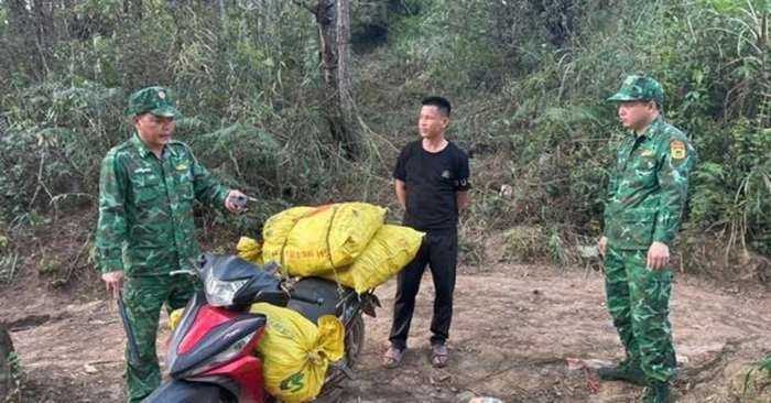 Lạng Sơn ngăn chặn vụ vận chuyển hơn 265 kg xúc xích lậu qua biên giới